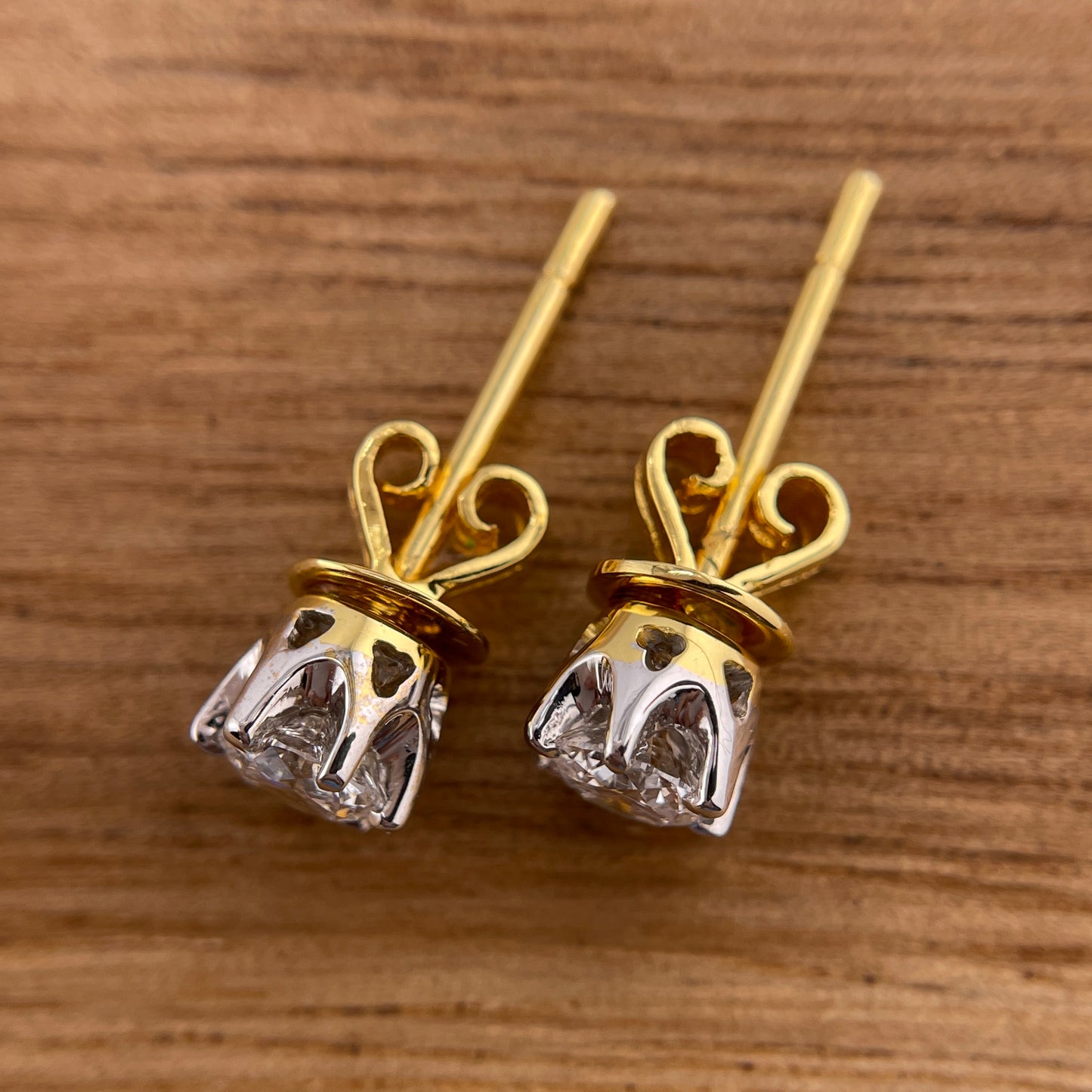 Diamantohrring Farbe D aus 18 Karat Gelbgold