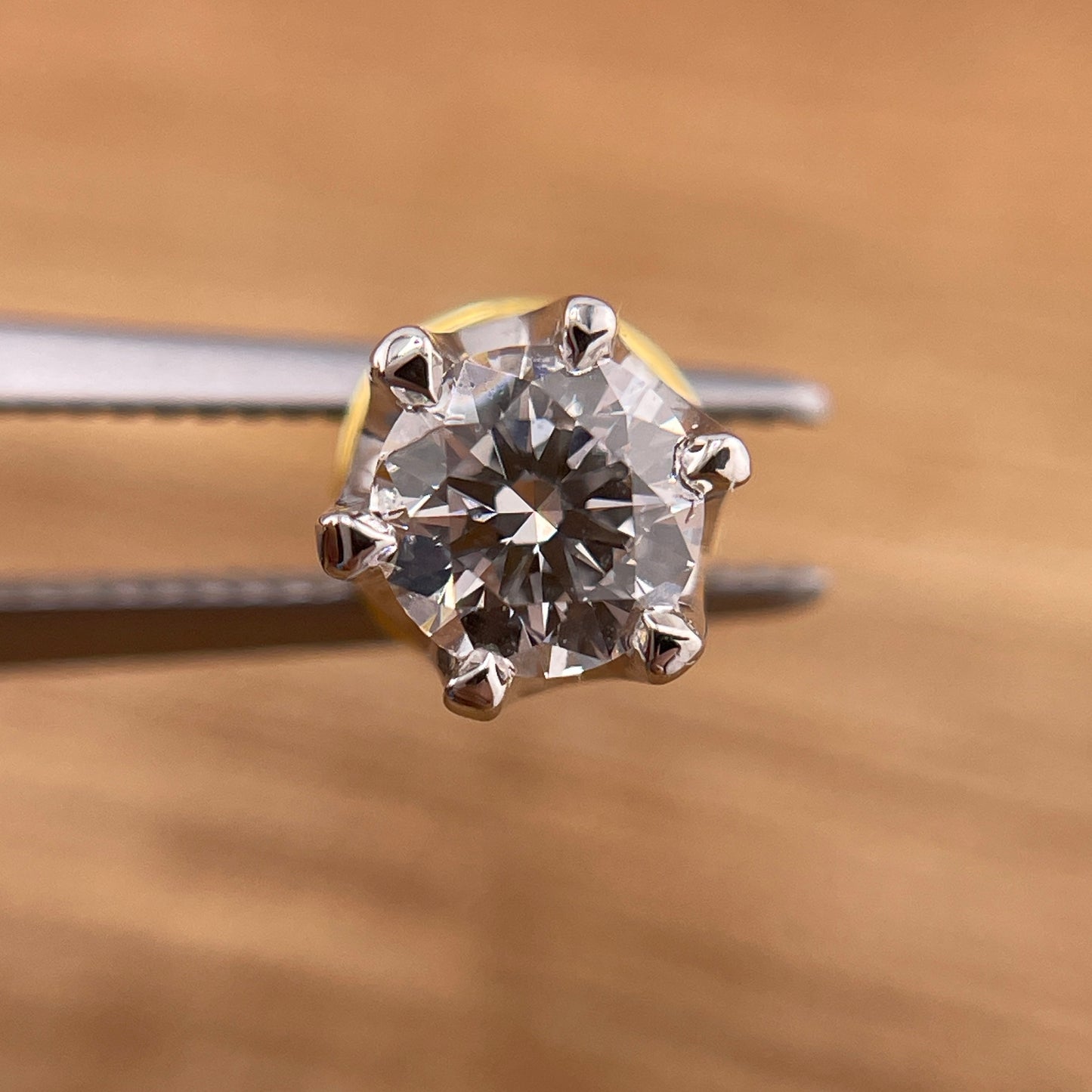 Diamantohrring Farbe D aus 18 Karat Gelbgold