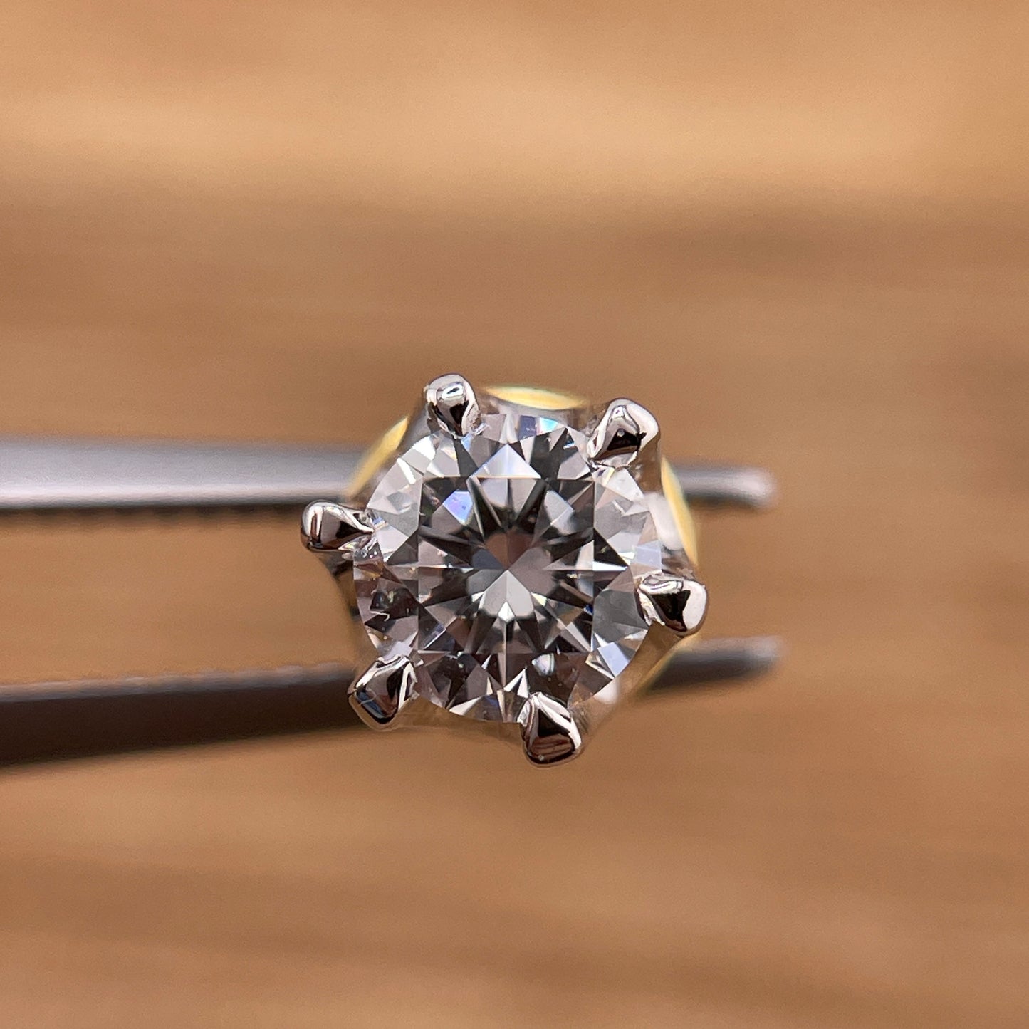 Diamantohrring Farbe D aus 18 Karat Gelbgold